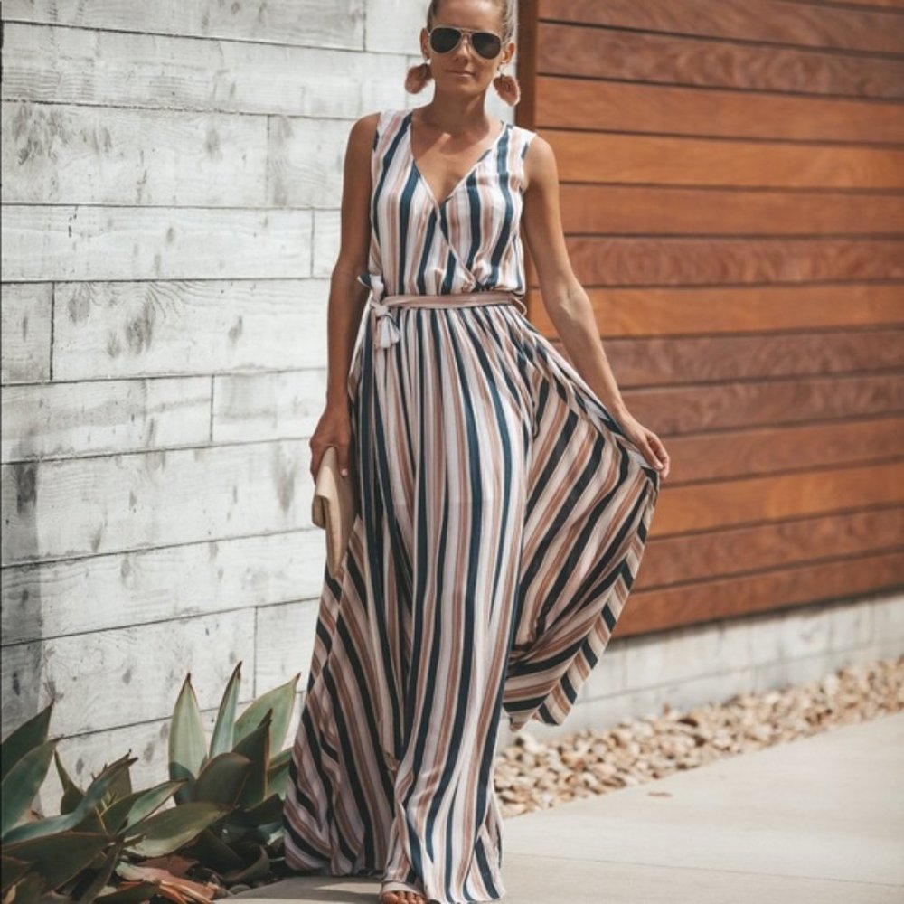 Vici Katriane Sleeveless Diana Maxi Dress